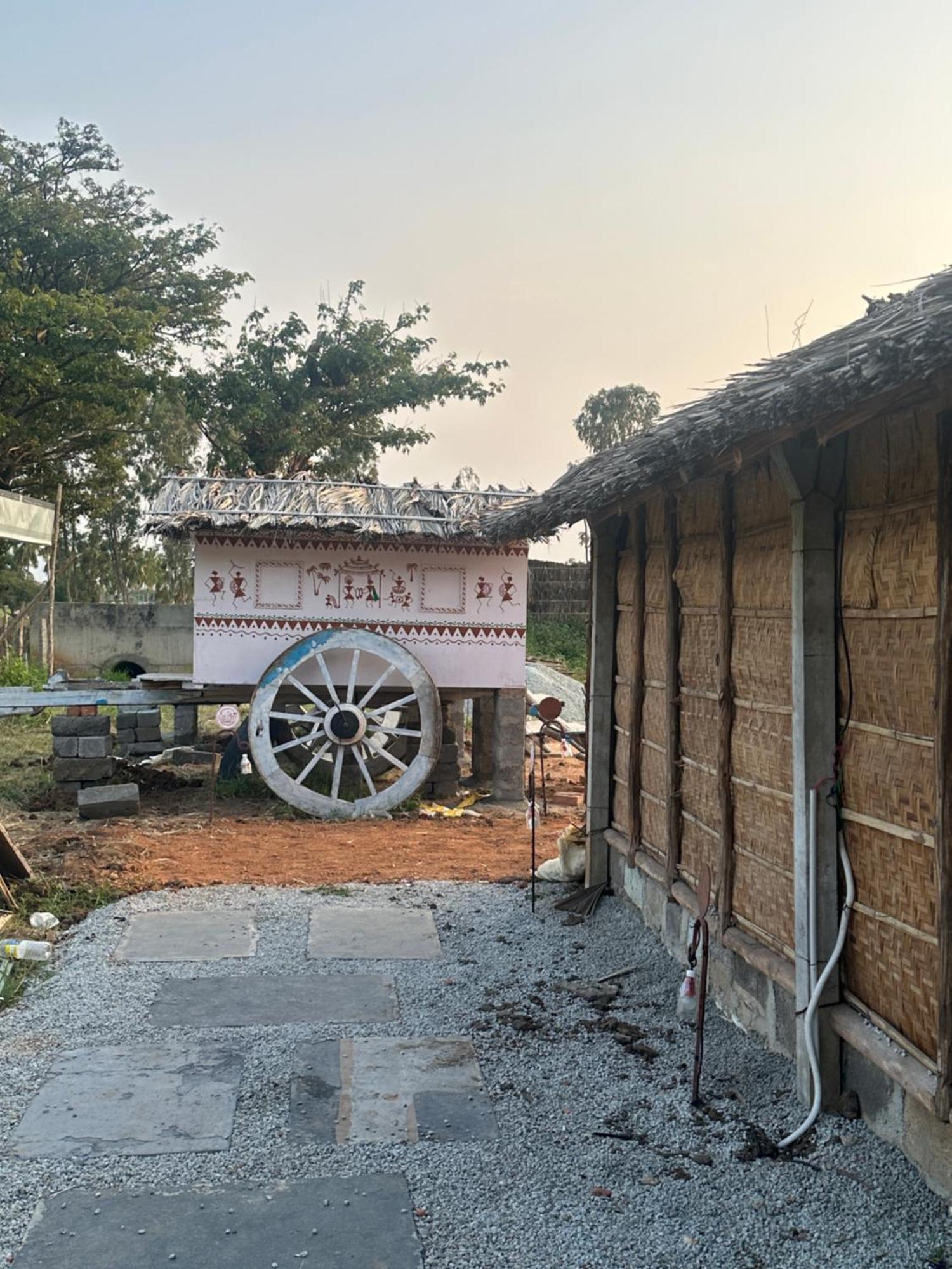 The Gravity Cafe -A Unit Of Staychillhampi Extérieur photo